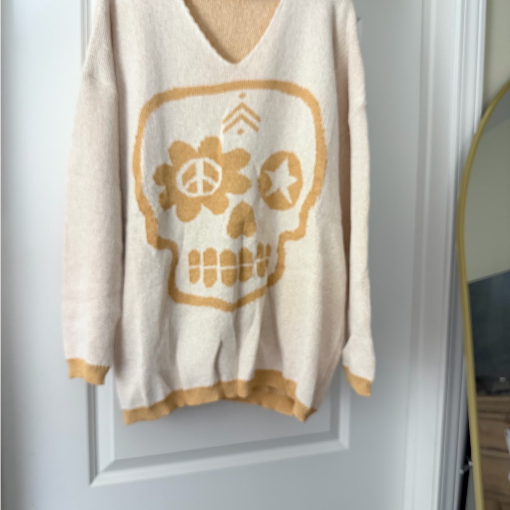 V-Neck Skull Graphic Sweater - Cream and Tan